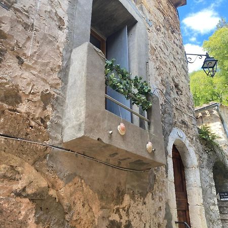 Le Gite De La Source Saint-Guilhem-le-Desert Esterno foto