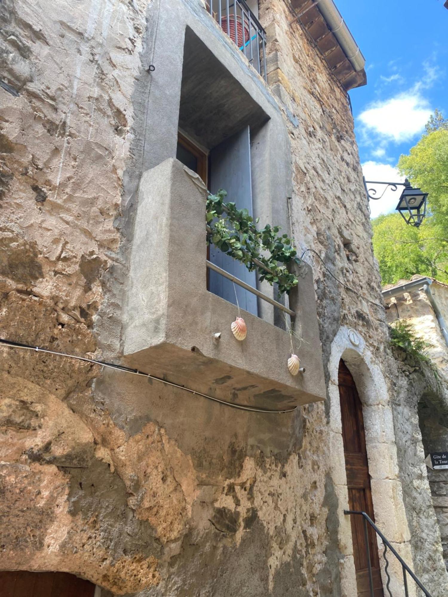 Le Gite De La Source Saint-Guilhem-le-Desert Esterno foto